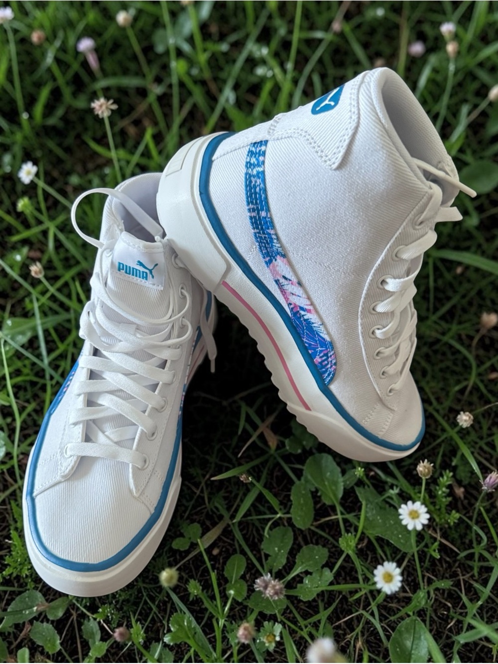 Puma White Canvas Low-Tops with Blue and Pink Accents